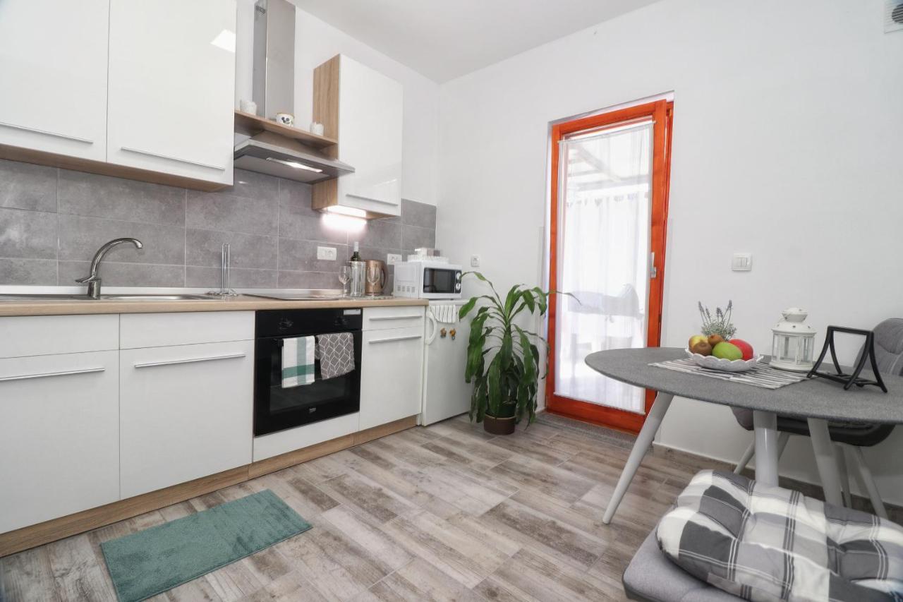 Studio Apartman Edy 3 Pula Eksteriør billede